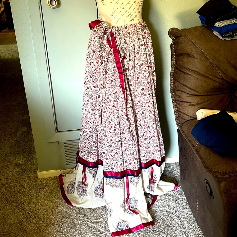 Beautiful vintage maxi skirt with adjustable tie, ribbon embellishment